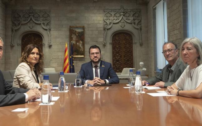 Pere Aragonès y Laura Vilagrà se reunieron ayer por la tarde con Dolors Feliu (ANC), Xavier Antich (Òmnium) y Jordi Gaseni (AMI). Pere Aragonès y Laura Vilagrà se reunieron ayer por la tarde con Dolors Feliu (ANC), Xavier Antich (Òmnium) y Jordi Gaseni (AMI).