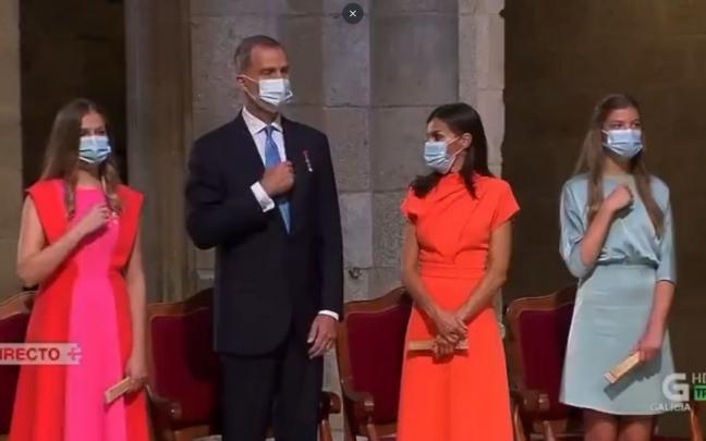La princesa Leonor, el rey Felipe, la reina Letizia y la infanta Sofía, en la catedral de Santiago. La princesa Leonor, el rey Felipe, la reina Letizia y la infanta Sofía, en la catedral de Santiago.