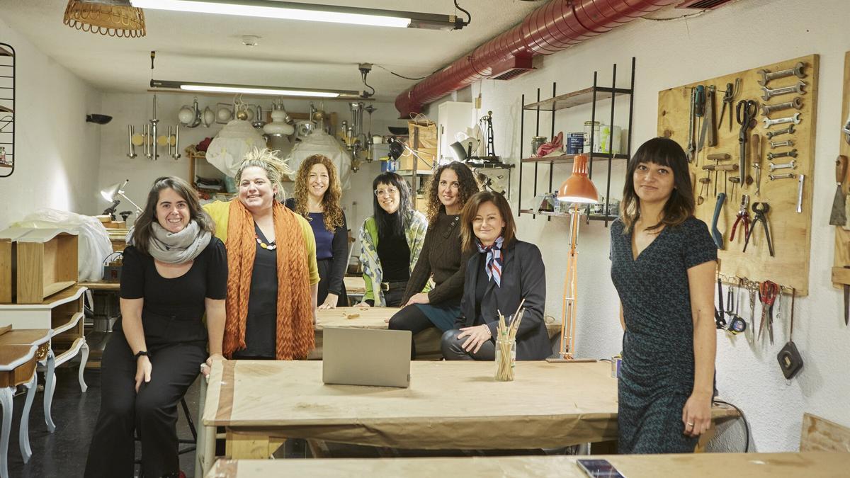 De izquierda a derecha, Leire Martínez Etxeberria, Diana Arboniés Porres, Andrea Caprarulo Pasquali, Vanina Vázquez Gentile, Nerea Guado Alonso, Alicia Fernández de Piérola Martínez y Natalia Alzate Michaels.