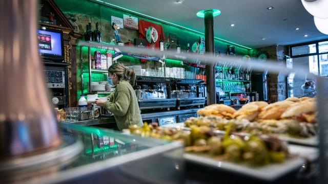 "El factor principal es el de las contrataciones asociadas a las campañas de verano tanto en comercio como en hostelería", ha señalado.