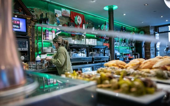 "El factor principal es el de las contrataciones asociadas a las campañas de verano tanto en comercio como en hostelería", ha señalado. "El factor principal es el de las contrataciones asociadas a las campañas de verano tanto en comercio como en hostelería", ha señalado.