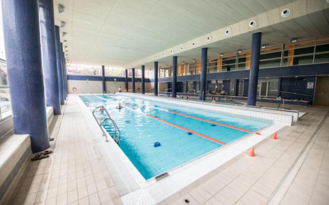 Una de las piscinas en las instalaciones deportivas municipales Idaki.