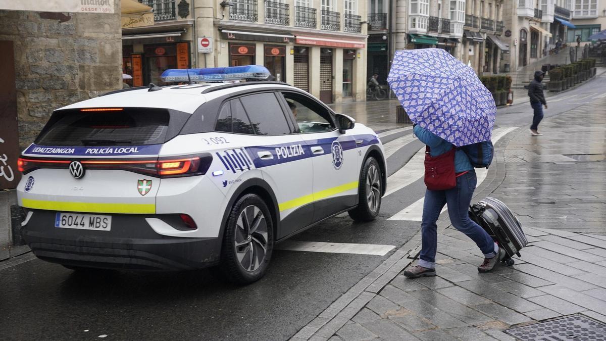 Un coche de la Policía Local de Vitoria