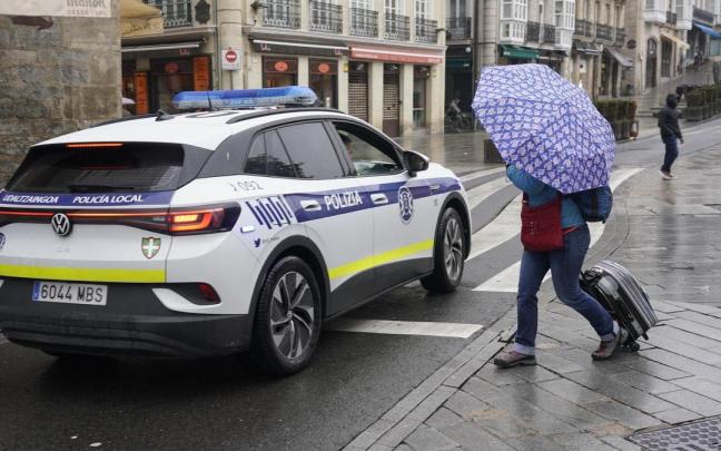 Un coche de la Policía Local de Vitoria Un coche de la Policía Local de Vitoria