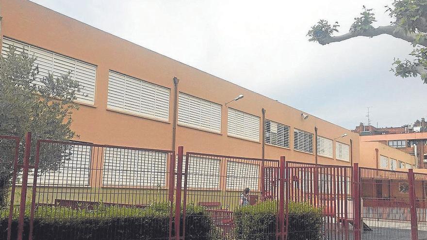 Imagen de la fachada exterior del colegio público Ángel Martínez Baigorri.