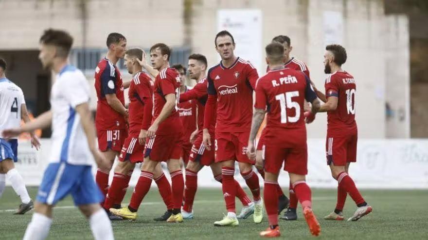 Los jugadores de Osasuna, celebran un gol en la eliminatoria ante el CD Fuentes.