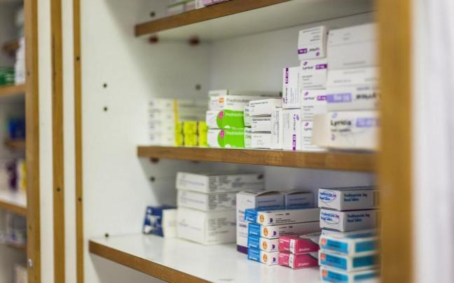 Detalle de unos medicamentos en una farmacia Detalle de unos medicamentos en una farmacia