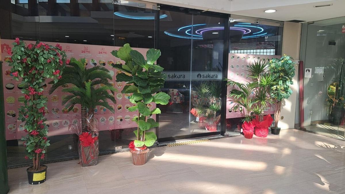 El local se ha reformado por completo y prima la decoración interior con toques japoneses modernos