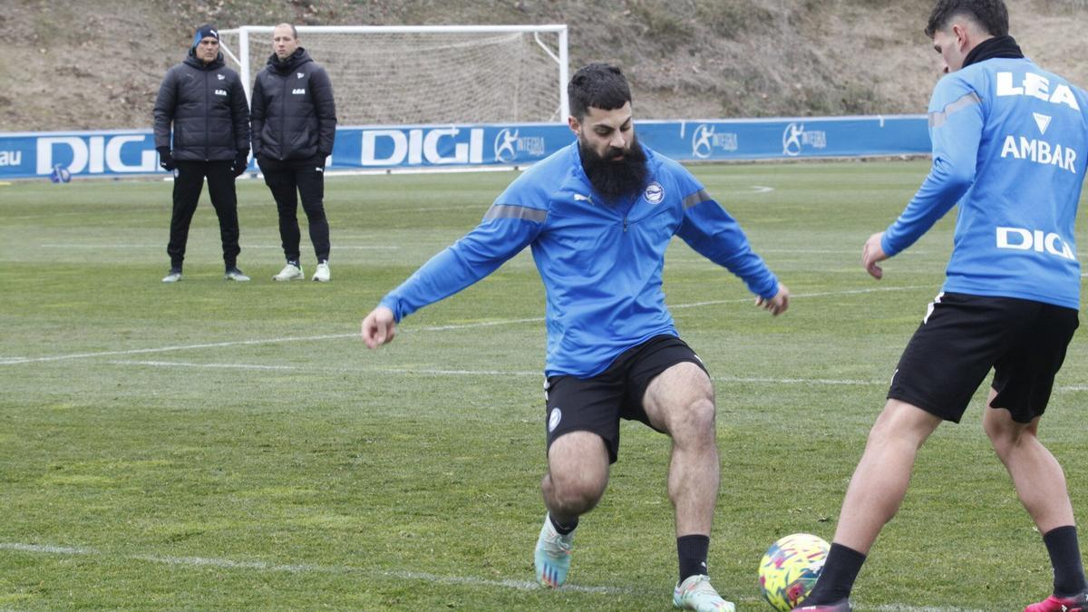 En imágenes: Asier Villalibre ya trabaja a las órdenes de Luis García