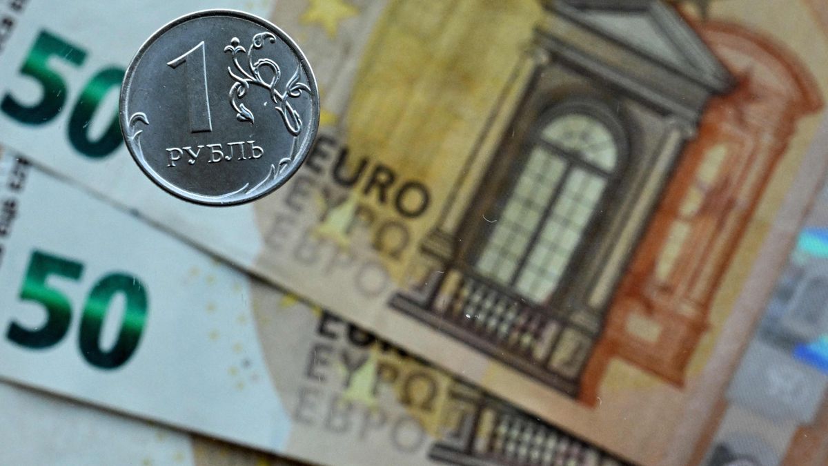 El conflicto entre Rusia y Ucrania ha añadido nuevas incertidumbres al euro.