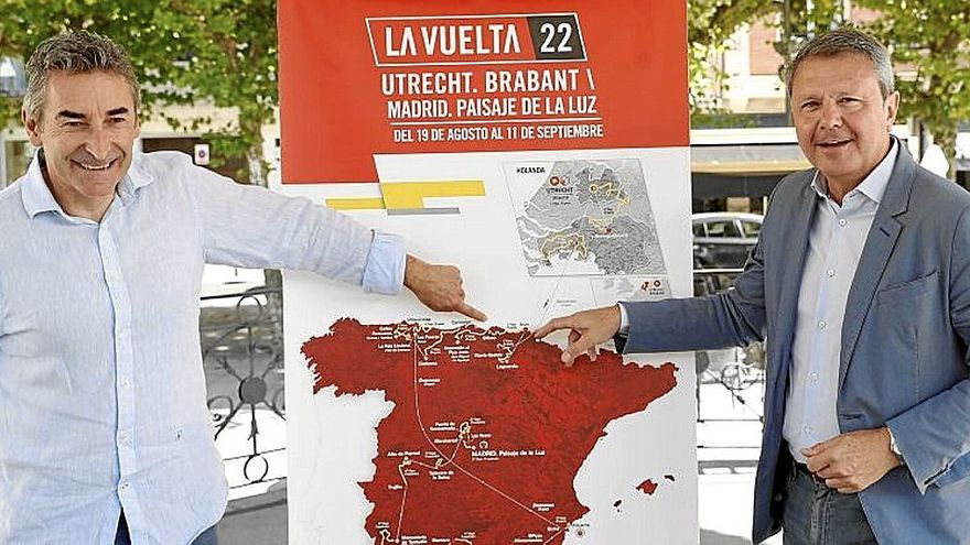 Escartín y Santano, en la presentación de ayer en Irun. | FOTO: EFE