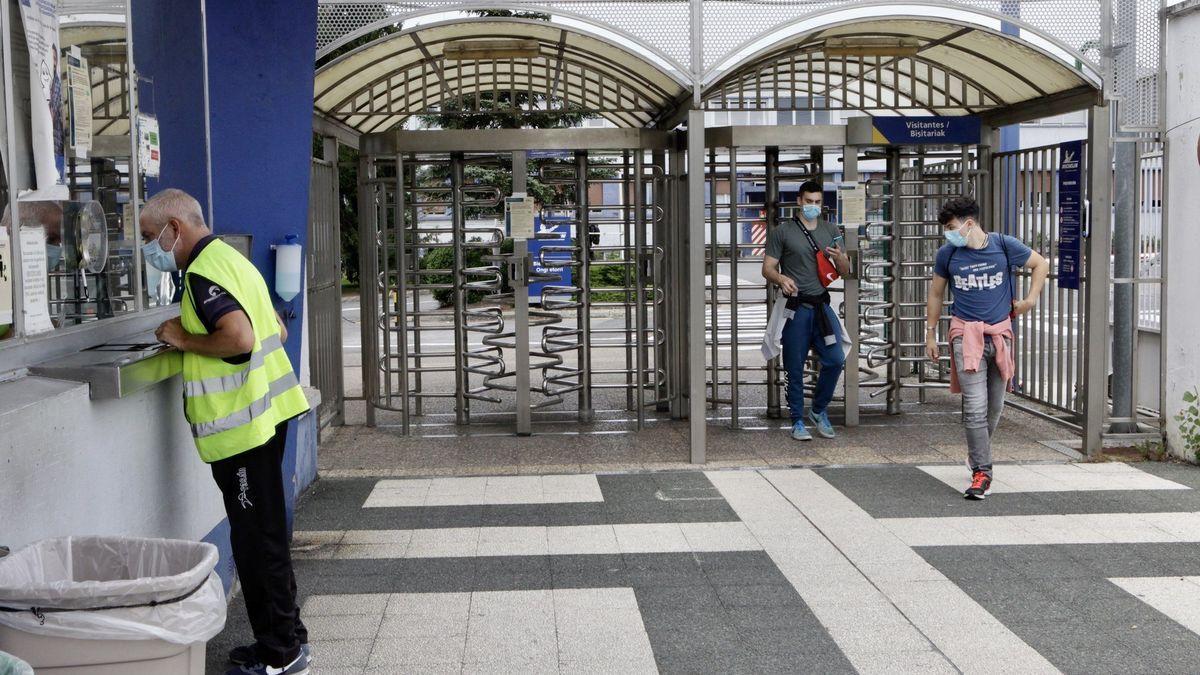 Entrada a la fábrica de Michelin en Vitoria