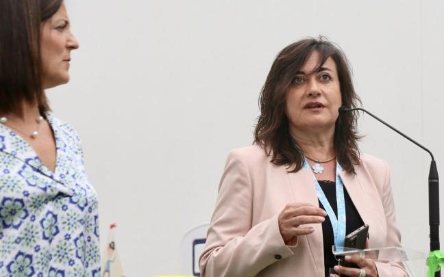 La todavía directora de la cárcel de Martutene, Marian Moreno, junto a Beatriz Artolazabal, que ha dejado su puesto en el Gobierno Vasco para concurrir a las elecciones municipales de mayo como candidata a la Alcaldía de Gasteiz. La todavía directora de la cárcel de Martutene, Marian Moreno, junto a Beatriz Artolazabal, que ha dejado su puesto en el Gobierno Vasco para concurrir a las elecciones municipales de mayo como candidata a la Alcaldía de Gasteiz.