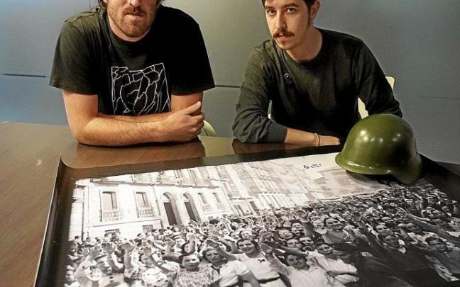 Erakusketaren bi sortzaileen irudia. Argazkia: Alex Larretxi