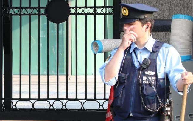 Imagen de archivo de un policía en Tokio. Imagen de archivo de un policía en Tokio.