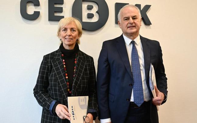 Carolina Pérez Toledo y Fran Azpiazu, esta mañana, antes de su comparecencia.