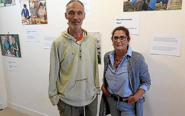 Juanma Feito eta Arantxa Gonzalez, erakusketan. | ARGAZKIA: A.Z. Juanma Feito eta Arantxa Gonzalez, erakusketan. | ARGAZKIA: A.Z.