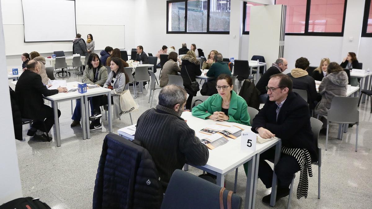 Jornada de puertas abiertas en el campus de Donostia de la Universidad de Deusto.