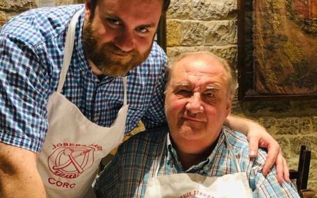 Jos&eacute; Luis Lizarraga con Joseba Garde, solista del Orfe&oacute;n Pamplon&eacute;s.