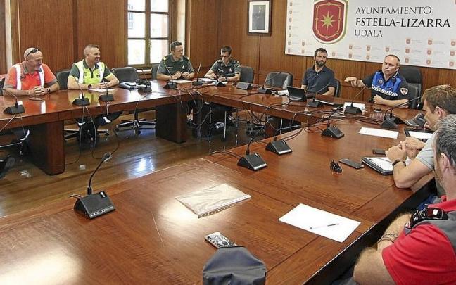 El jefe de Polic&iacute;a Municipal de Estella se dirige al resto de la Junta de Seguridad.