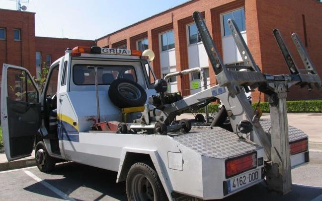 Una gr&uacute;a municipal de Vitoria.