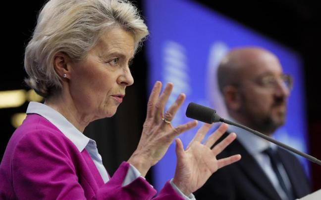 Los presidentes del Consejo Europeo y de la Comisión Europea tras la cumbre celebrada en Bruselas.