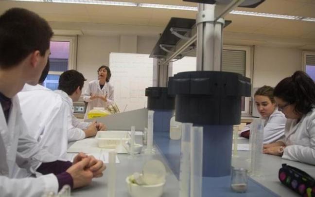 Estudiantes de medicina de la UPV/EHU. Estudiantes de medicina de la UPV/EHU.