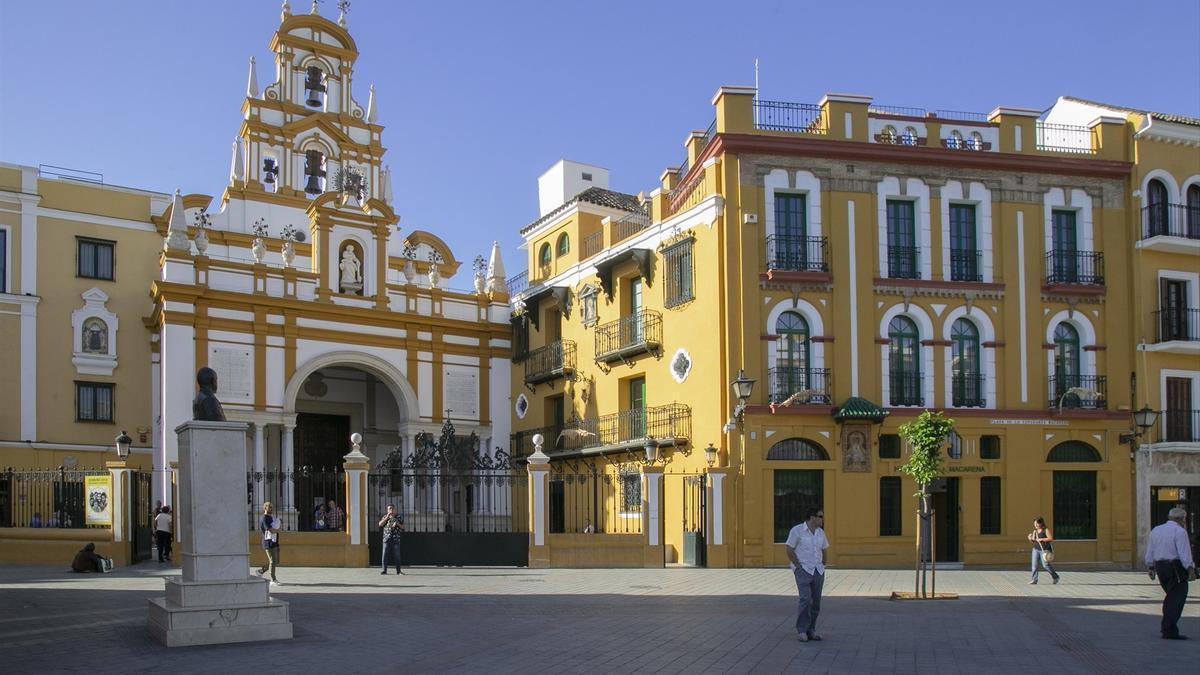 Fachada de la Basílica de La Macarena.