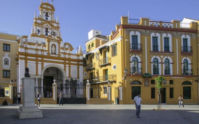 Fachada de la Bas&iacute;lica de La Macarena.