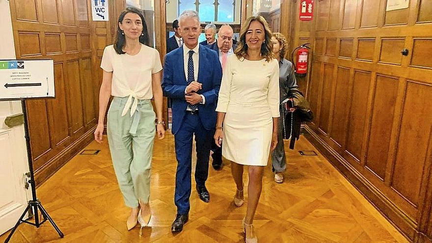 Pilar Llop, Iñaki Subijana y Olatz Garamendi, ayer en Donostia. | FOTO: IREKIA