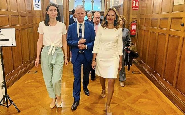 Pilar Llop, I&ntilde;aki Subijana y Olatz Garamendi, ayer en Donostia. | FOTO: IREKIA