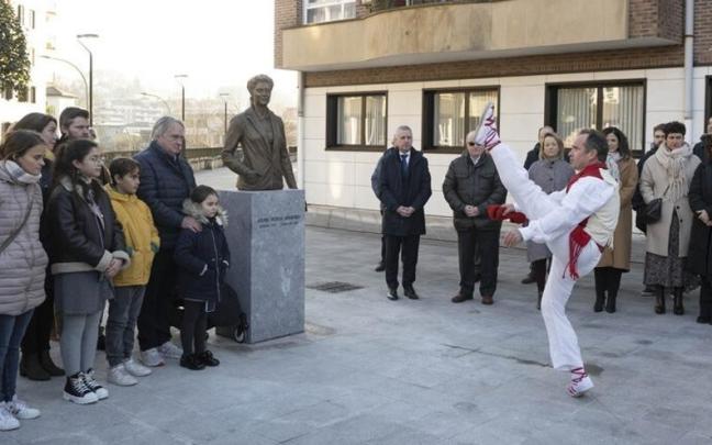 El lehendakari, I&ntilde;igo Urkullu, en el homenaje a Julene Urzelai en Azkoitia.