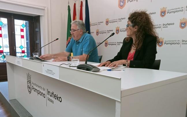 Un momento de la rueda de presa de EH Bildu Iruñea este viernes en Pamplona.