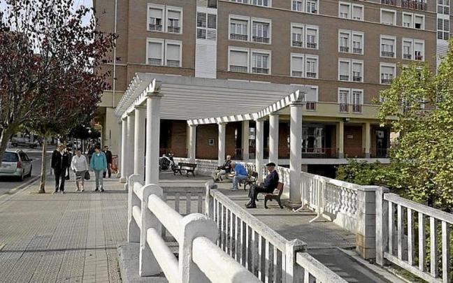 En imagen, una de las dos pérgolas que se techará.