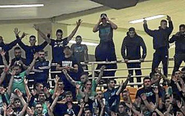 La afición, en el OAKA.