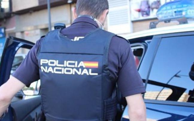 Un agente de la Policía Nacional Un agente de la Policía Nacional