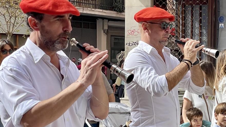 Los gaiteros de Lodosa y anfitriones del evento, Alfonso Baigorri y Roberto Baztán.