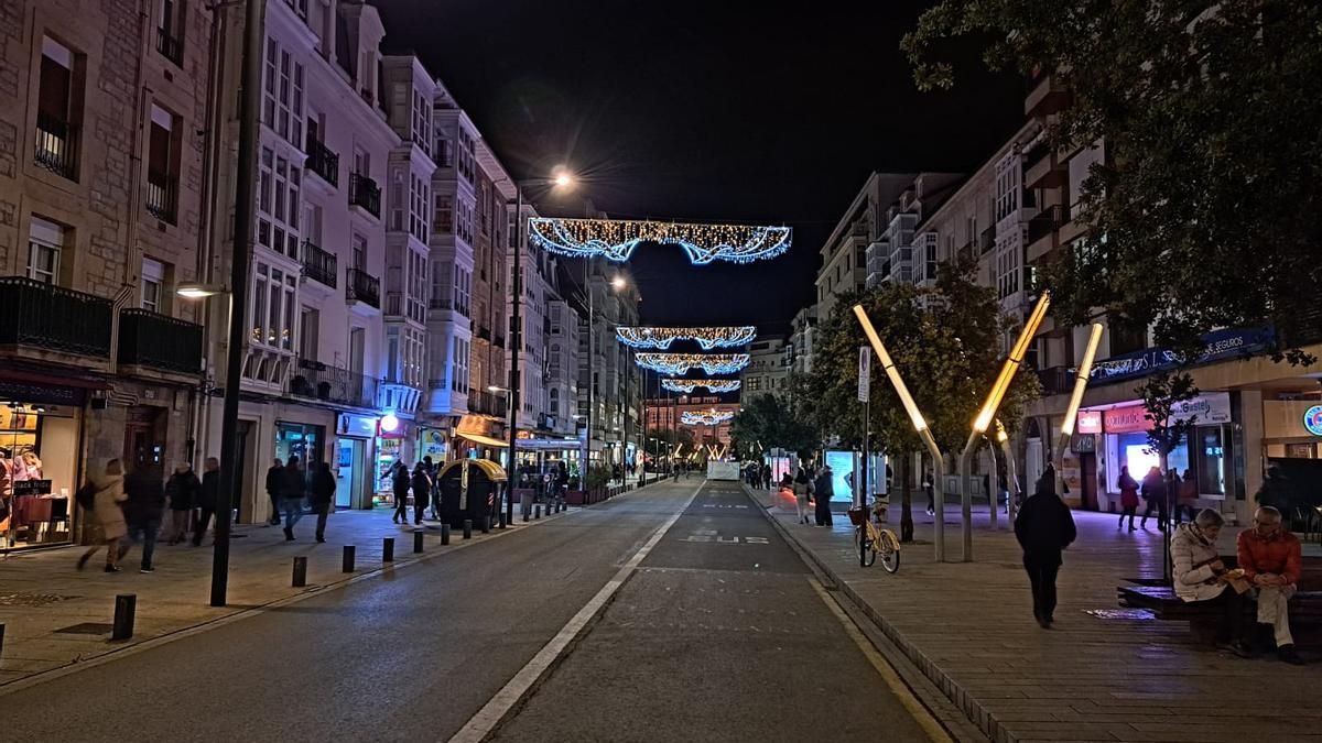 La calle Prado con iluminación navideña, esta tarde