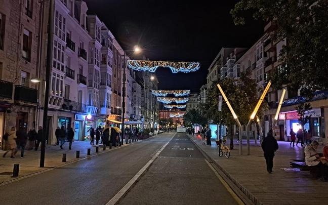 La calle Prado con iluminación navideña, esta tarde La calle Prado con iluminación navideña, esta tarde