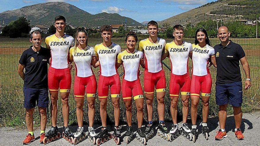 Navarros en el Campeonato de Europa. De izquierda a derecha: Bernardo Senso, delegado de la selecci&oacute;n; Daniel Milagros, Ruth Arza, Hugo Bret&oacute;n, Luisa Ayala, Gaizka Blanco, Javier Larrasoain, Daniela Rold&aacute;n y Garikoitz Lerga, seleccion