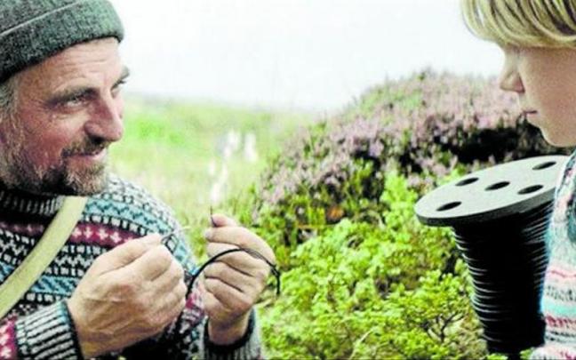 &lsquo;Todo el mundo odia a Johan&rsquo; desgrana la vida de un hombret&oacute;n grande y especial al que sus vecinos no quieren por su singularidad, aunque todos sepan que se trata de una buena persona.