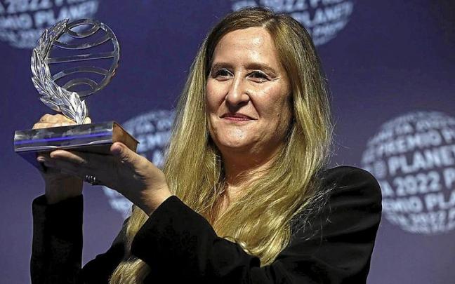 Para la escritora aragonesa, el premio “es un sueño cumplido”. | FOTO: EFE