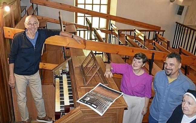 Anton Mendizabal, de Oiartzugo Organozaleak, Aizpea Otaegi, alcaldesa, y el concejal Iñaki Queralt. | FOTO: N.G.