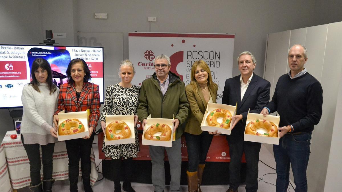 Representantes de las entidades y asociaciones que hacen posible cada año este Roscón de Reyes solidario.