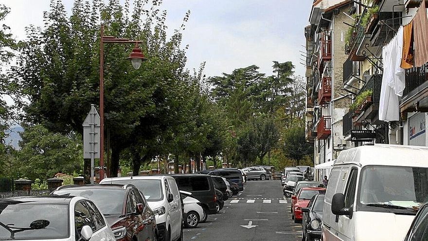 Farola en la calle Atzieta que pasará a ser de bajo consumo.