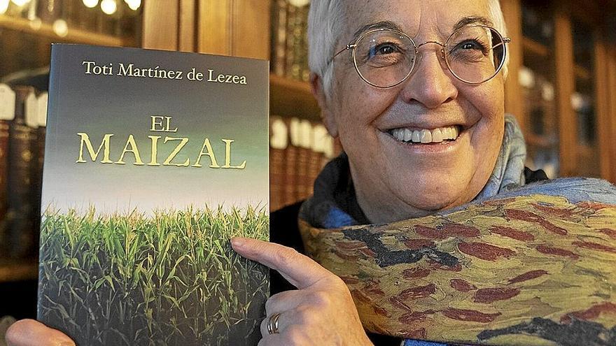 Toti Martínez de Lezea presentó ‘El maizal’ ayer en Donostia. | FOTO: RUBEN PLAZA