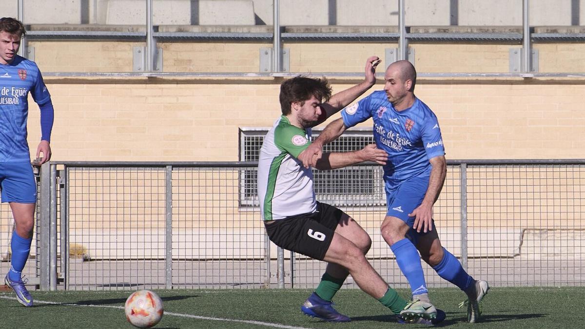 Pedro Arbizu e Imanol Arellano, en un lance del Valle de Egüés - Oberena de la jornada pasada.