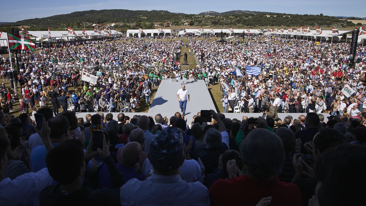 2019. Andoni Ortuzar sube al escenario ante miles de afiliados y simpatizantes en un acto multitudinario.