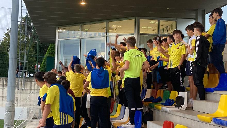 Afición de Amigó animando