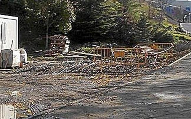Obras en el paseo peatonal del área deportiva del Refor.